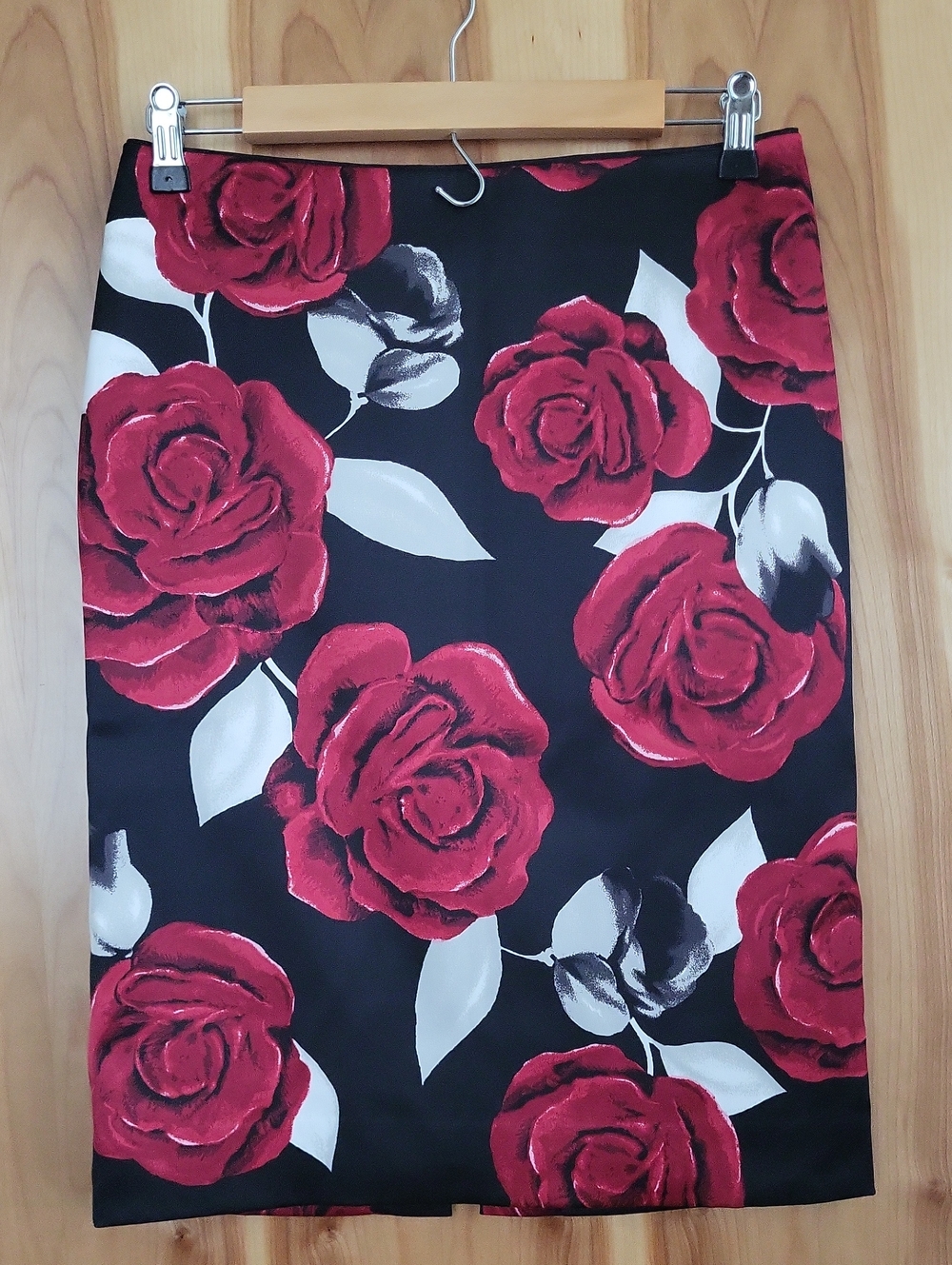 White House Black Market Black Pencil Skirt with Red Rose Print